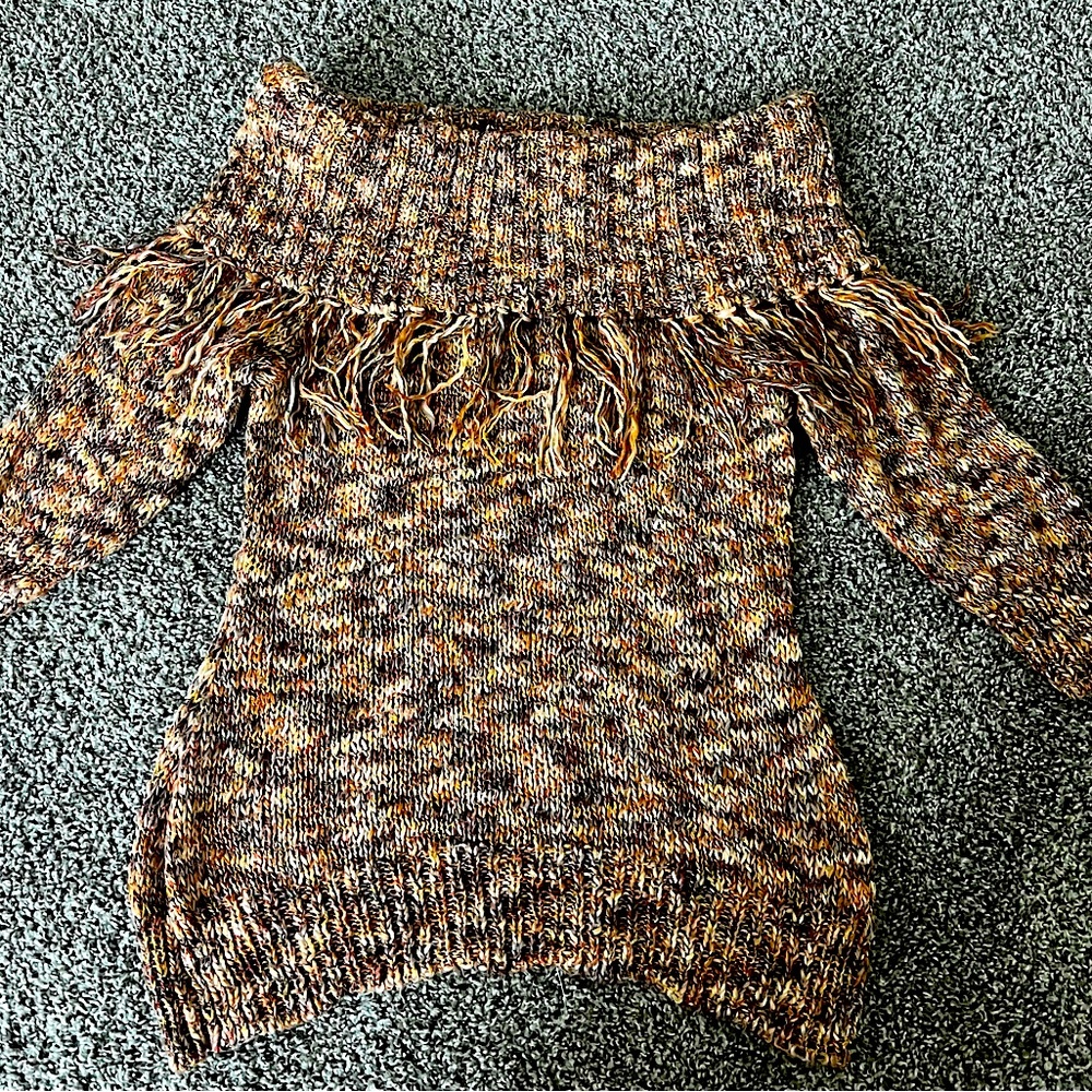 NEW YORK & COMPANY off -the -shoulder pullover  sweater size L.